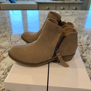 Dolce Vita ‘Sassy’ Taupe Sz 13